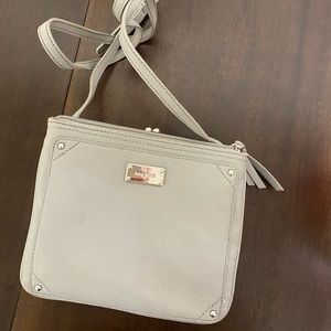 Adorably, lots of space, grey cross body adjustable handbag